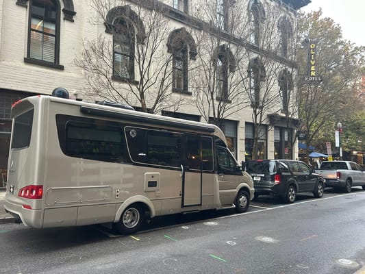 John's Leisure Travel Vans Unity Fx Class B