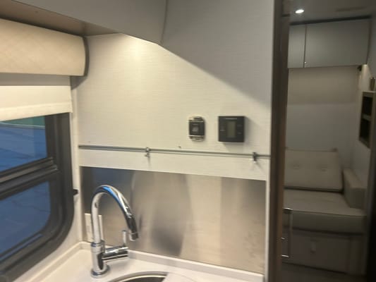 John's Leisure Travel Vans Unity Fx Class B