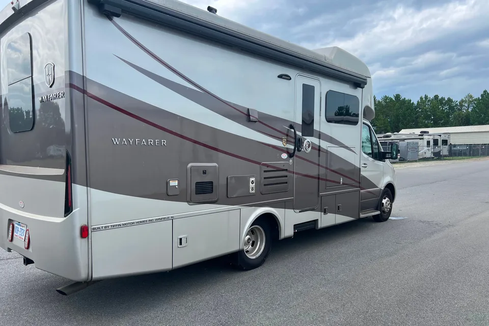 Tiffin Motorhomes Wayfarer Class C