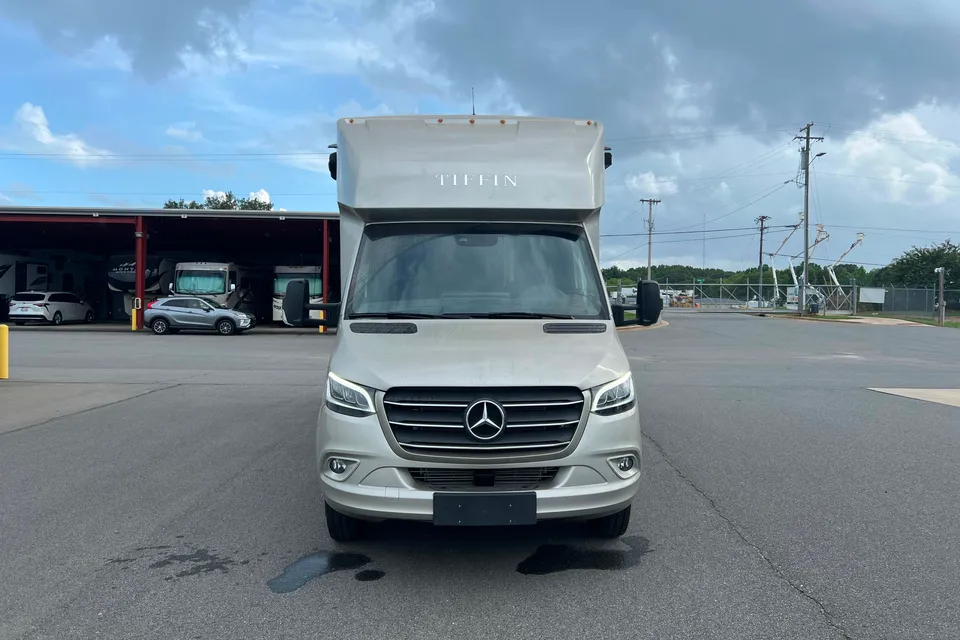 Tiffin Motorhomes Wayfarer Class C