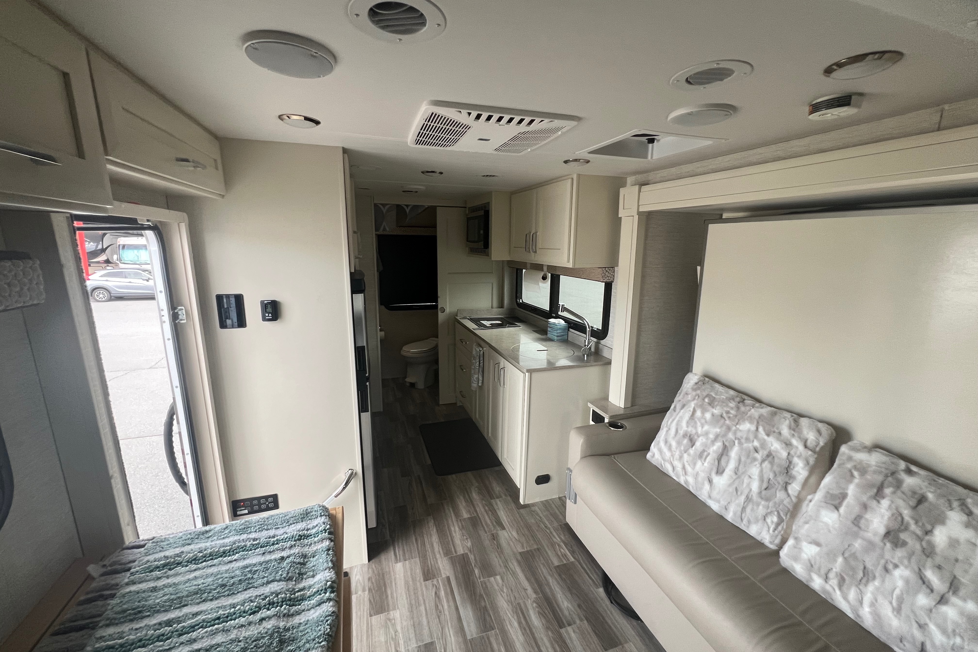 Tiffin Motorhomes Wayfarer Class C