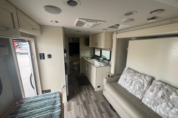Tiffin Motorhomes Wayfarer Class C