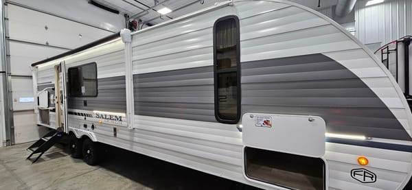 Salem 26 ICE (ICE2). 33 ft, Travel trailer Sleeps 8