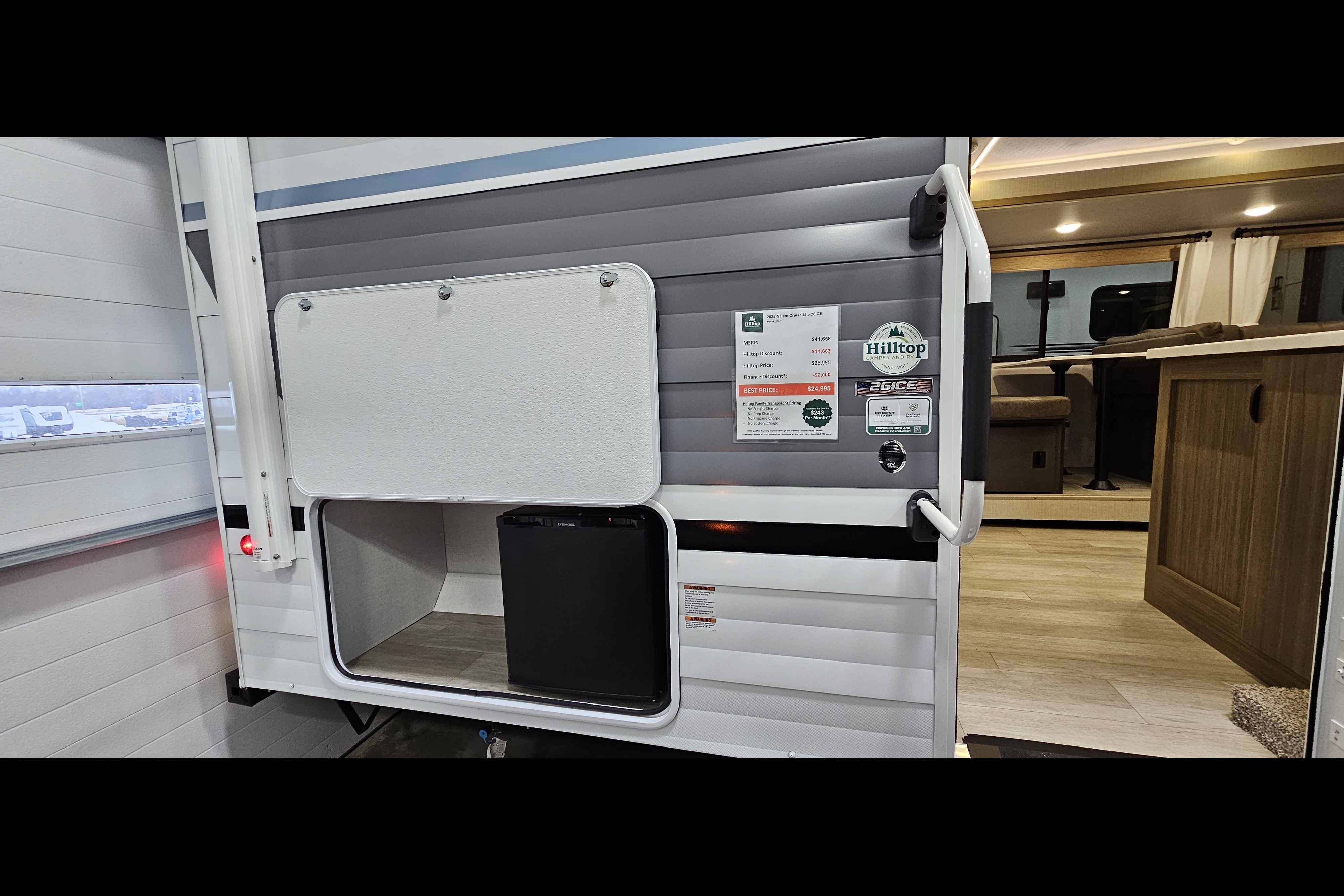 Salem 26 ICE (ICE2). 33 ft, Travel trailer Sleeps 8