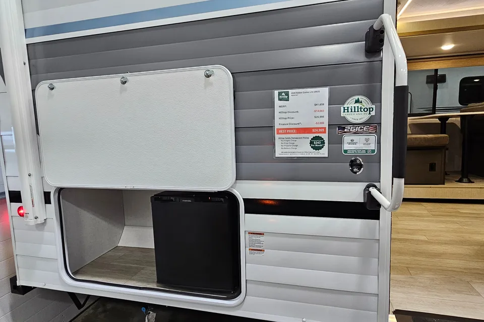 Salem 26 ICE (ICE2). 33 ft, Travel trailer Sleeps 8