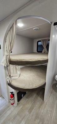 Salem 26 ICE (ICE2). 33 ft, Travel trailer Sleeps 8