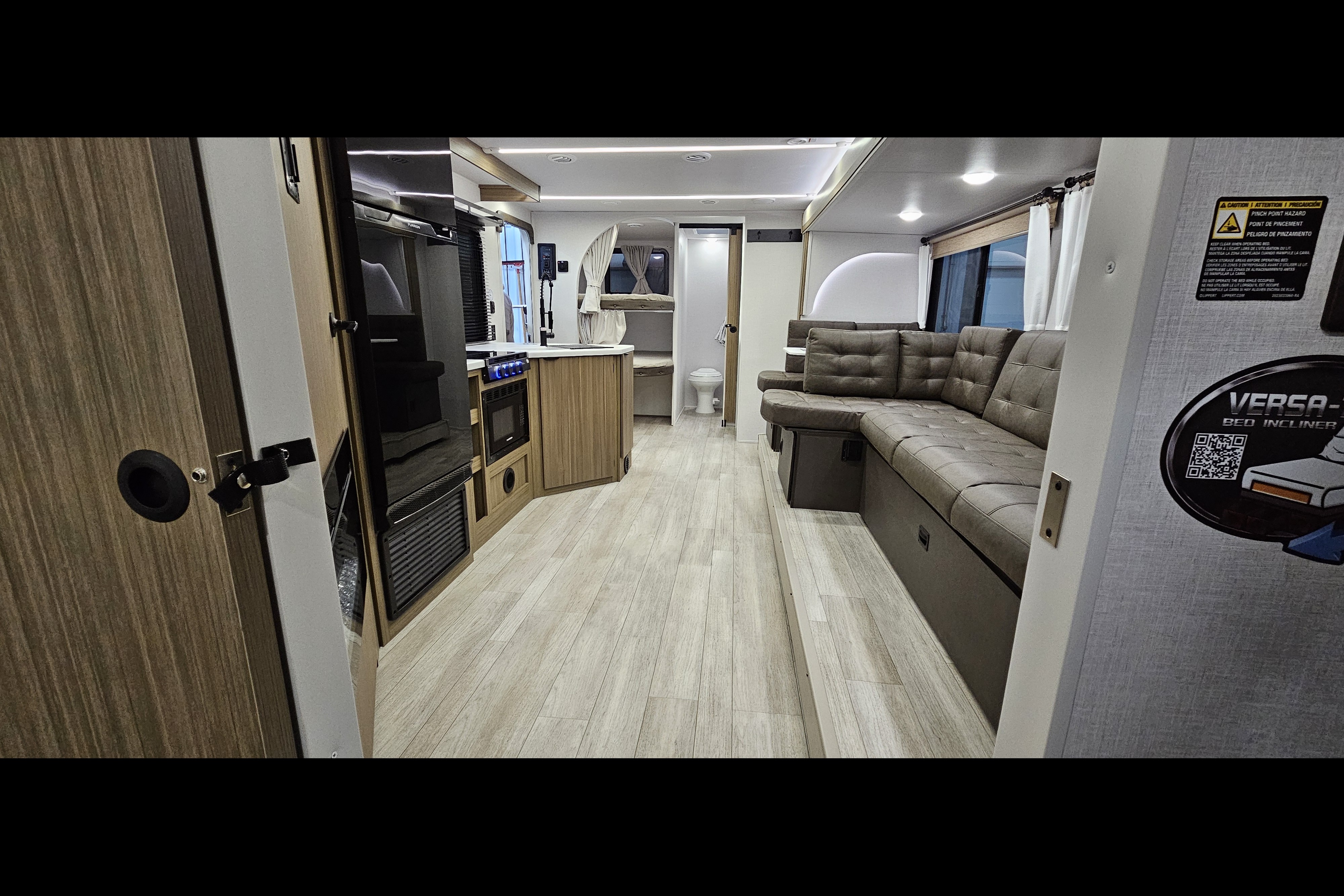 Salem 26 ICE (ICE2). 33 ft, Travel trailer Sleeps 8