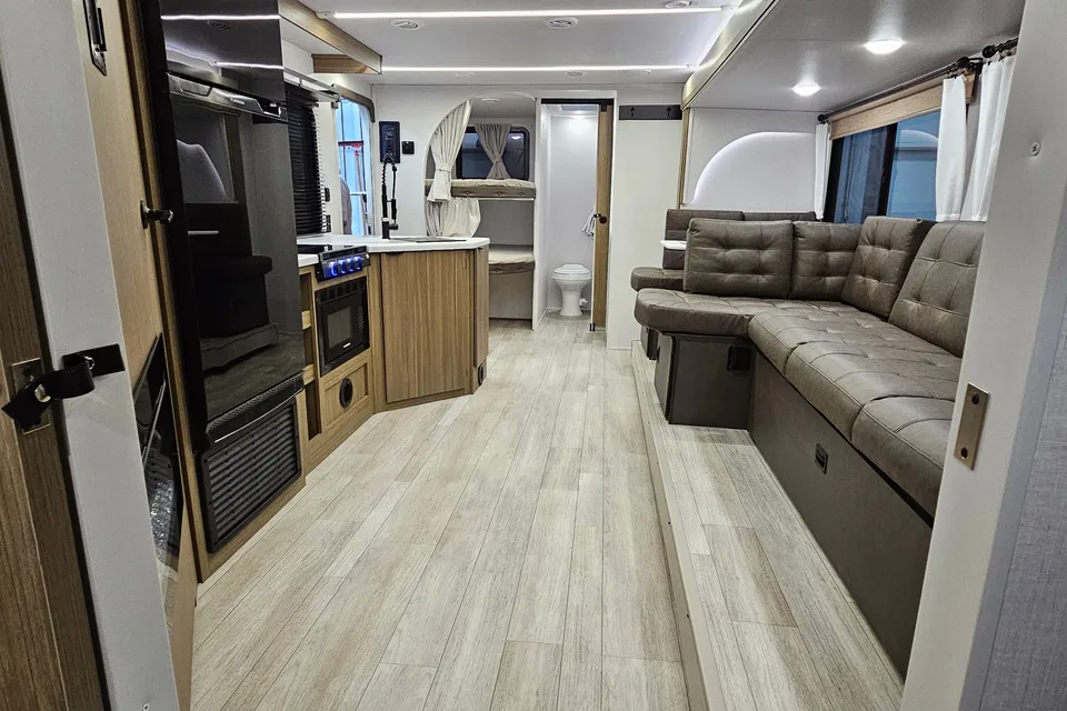 Salem 26 ICE (ICE2). 33 ft, Travel trailer Sleeps 8