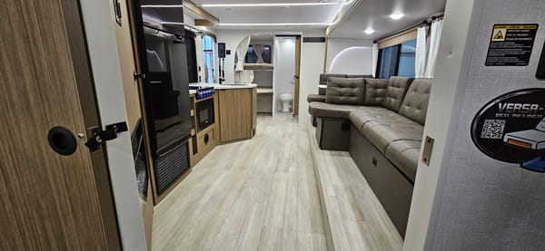Salem 26 ICE (ICE2). 33 ft, Travel trailer Sleeps 8