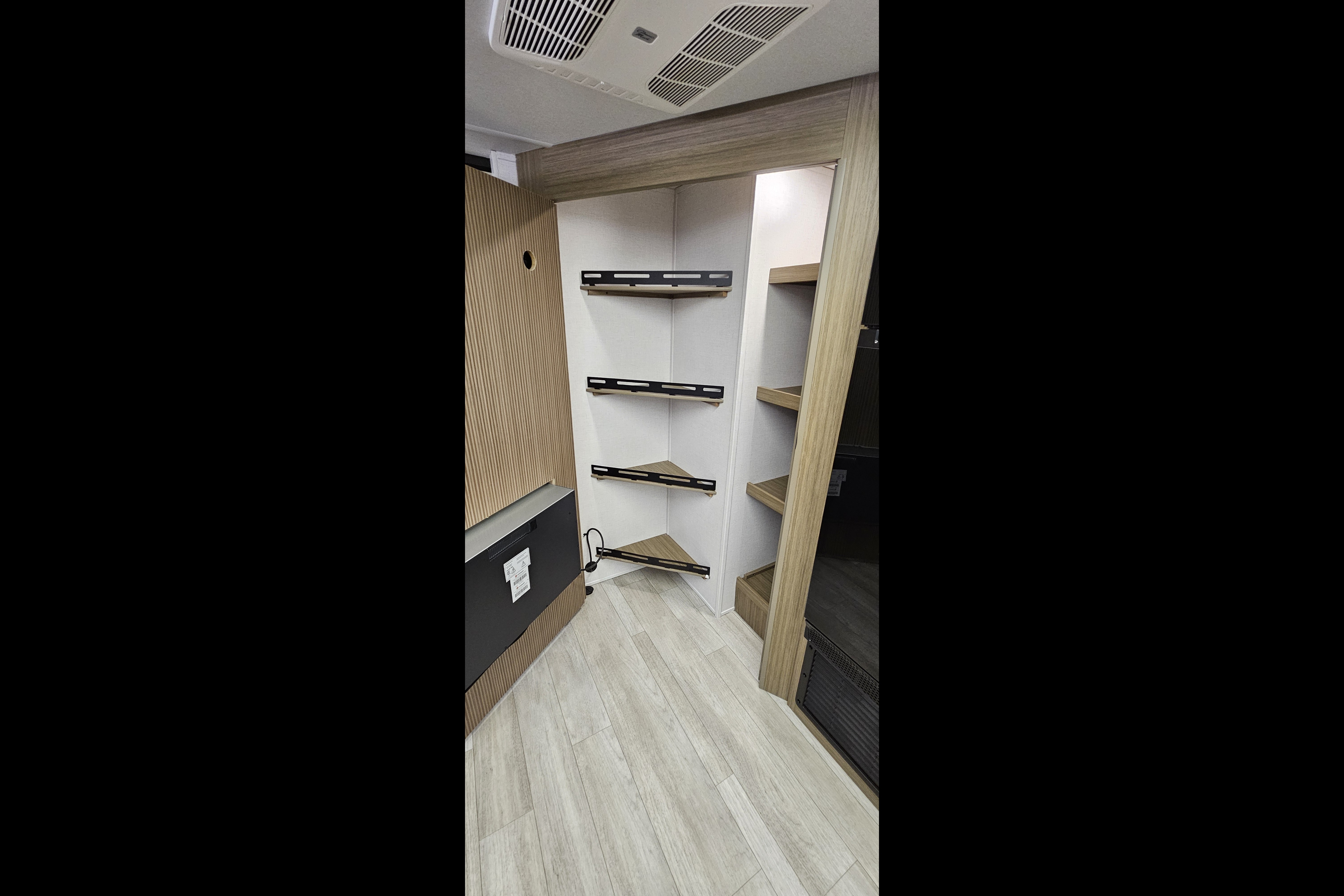 Salem 26 ICE (ICE2). 33 ft, Travel trailer Sleeps 8