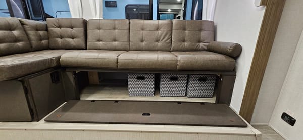 Salem 26 ICE (ICE2). 33 ft, Travel trailer Sleeps 8