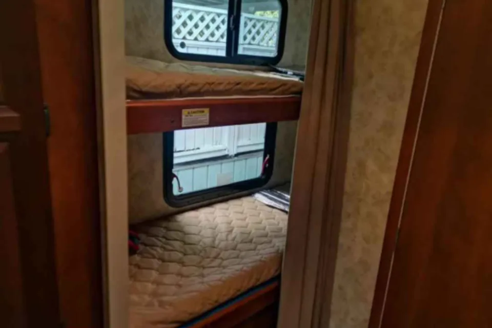 Hitch Please – Cozy Keystone Cougar Sleeps 6