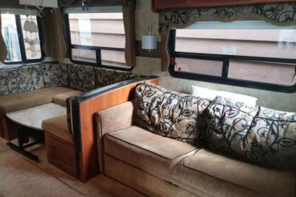 Hitch Please – Cozy Keystone Cougar Sleeps 6