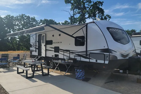 Isaac's Dutchmen Astoria 2703RB Travel Trailer