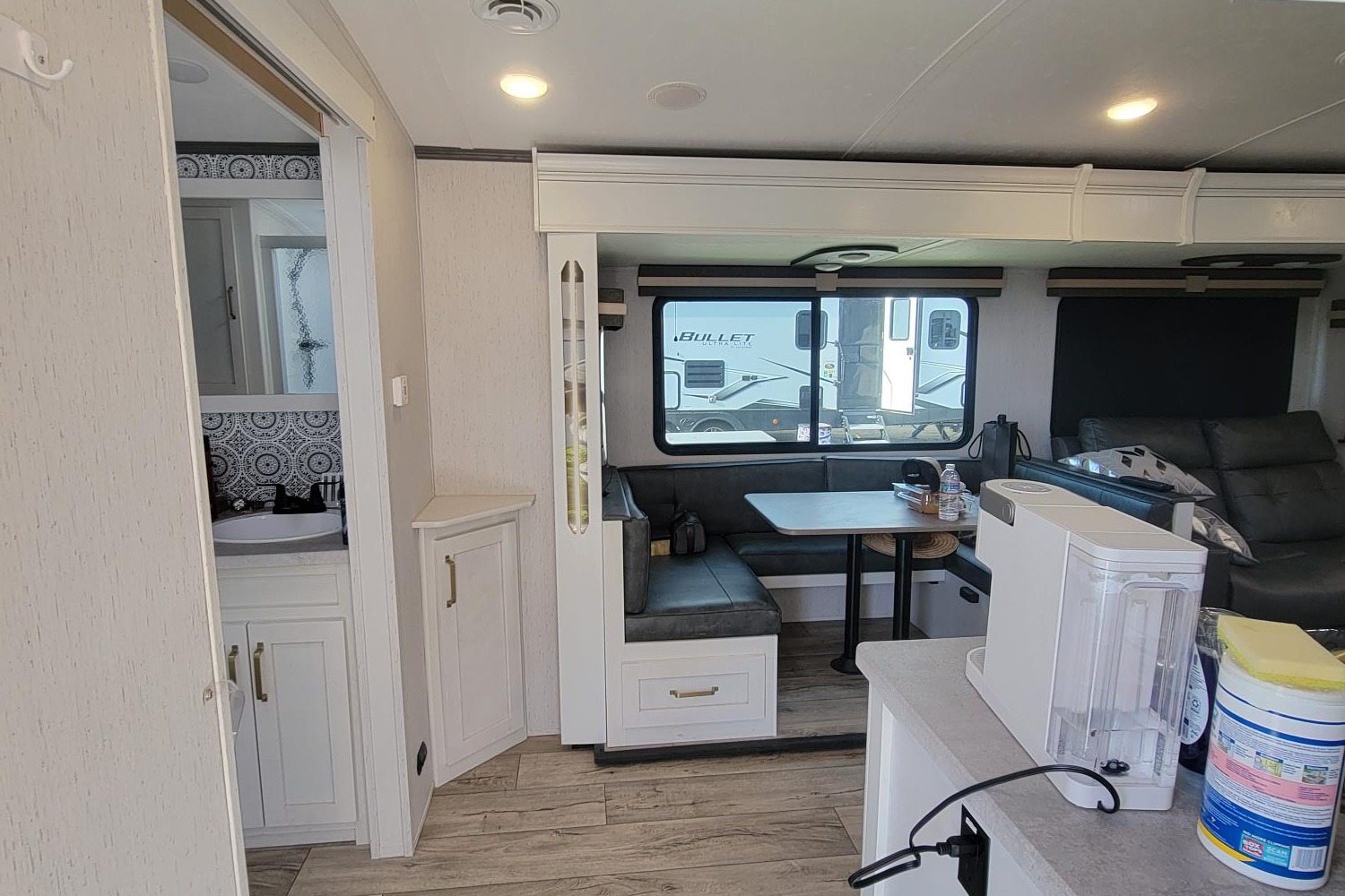 Isaac's Dutchmen Astoria 2703RB Travel Trailer