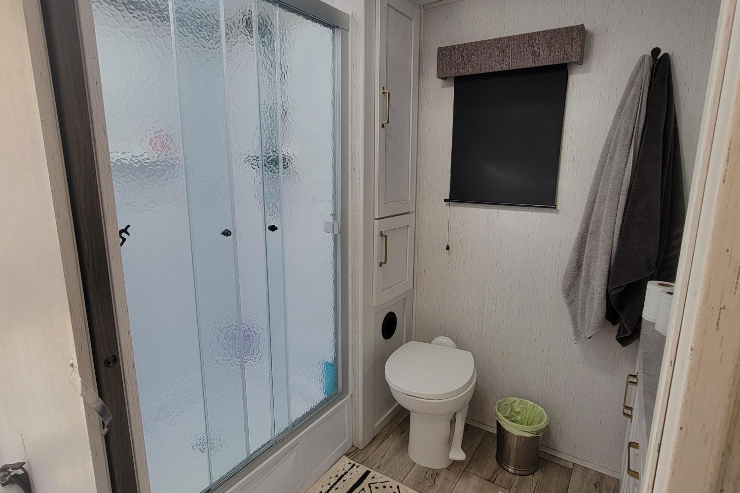 Isaac's Dutchmen Astoria 2703RB Travel Trailer