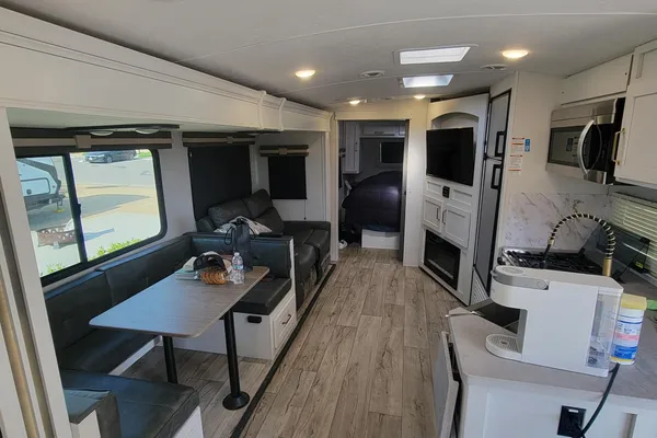 Isaac's Dutchmen Astoria 2703RB Travel Trailer