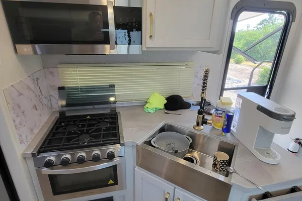 Isaac's Dutchmen Astoria 2703RB Travel Trailer