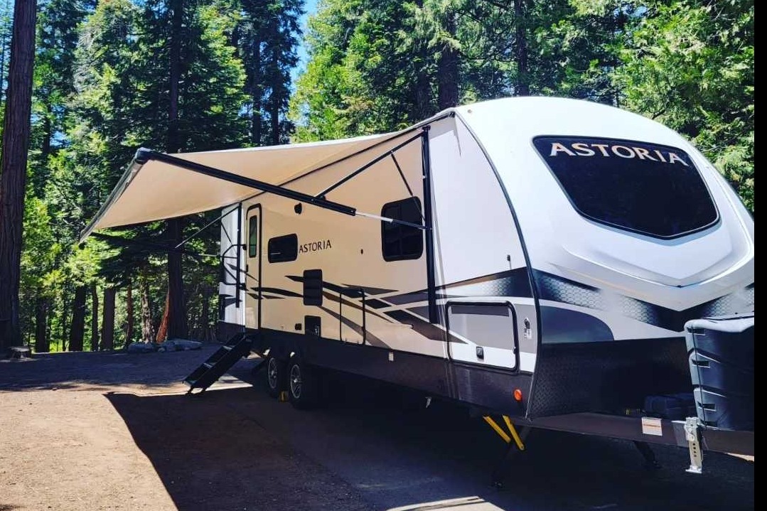 Isaac's Dutchmen Astoria 2703RB Travel Trailer