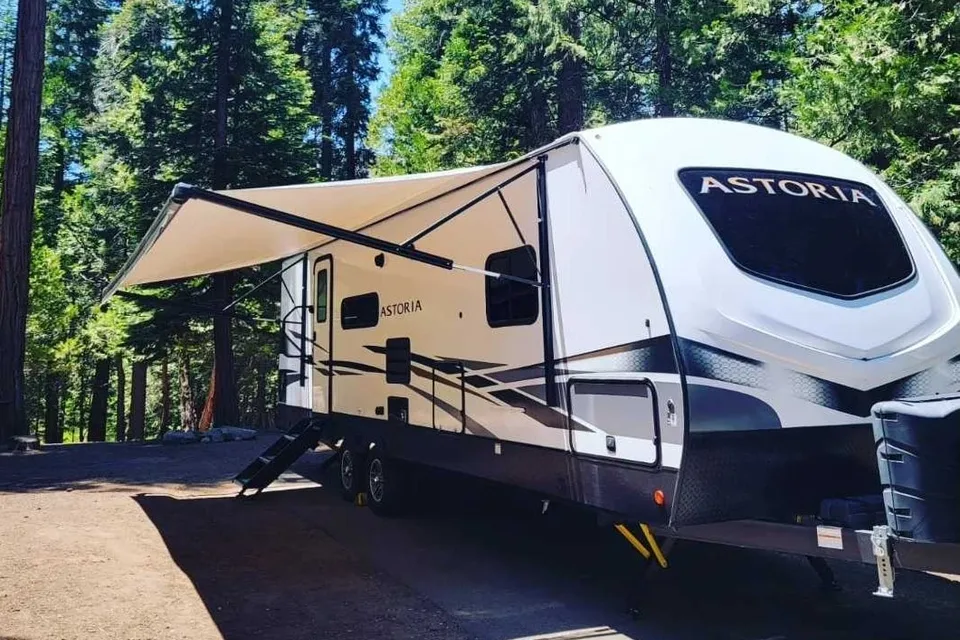 Isaac's Dutchmen Astoria 2703RB Travel Trailer