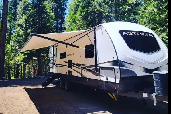 Isaac's Dutchmen Astoria 2703RB Travel Trailer