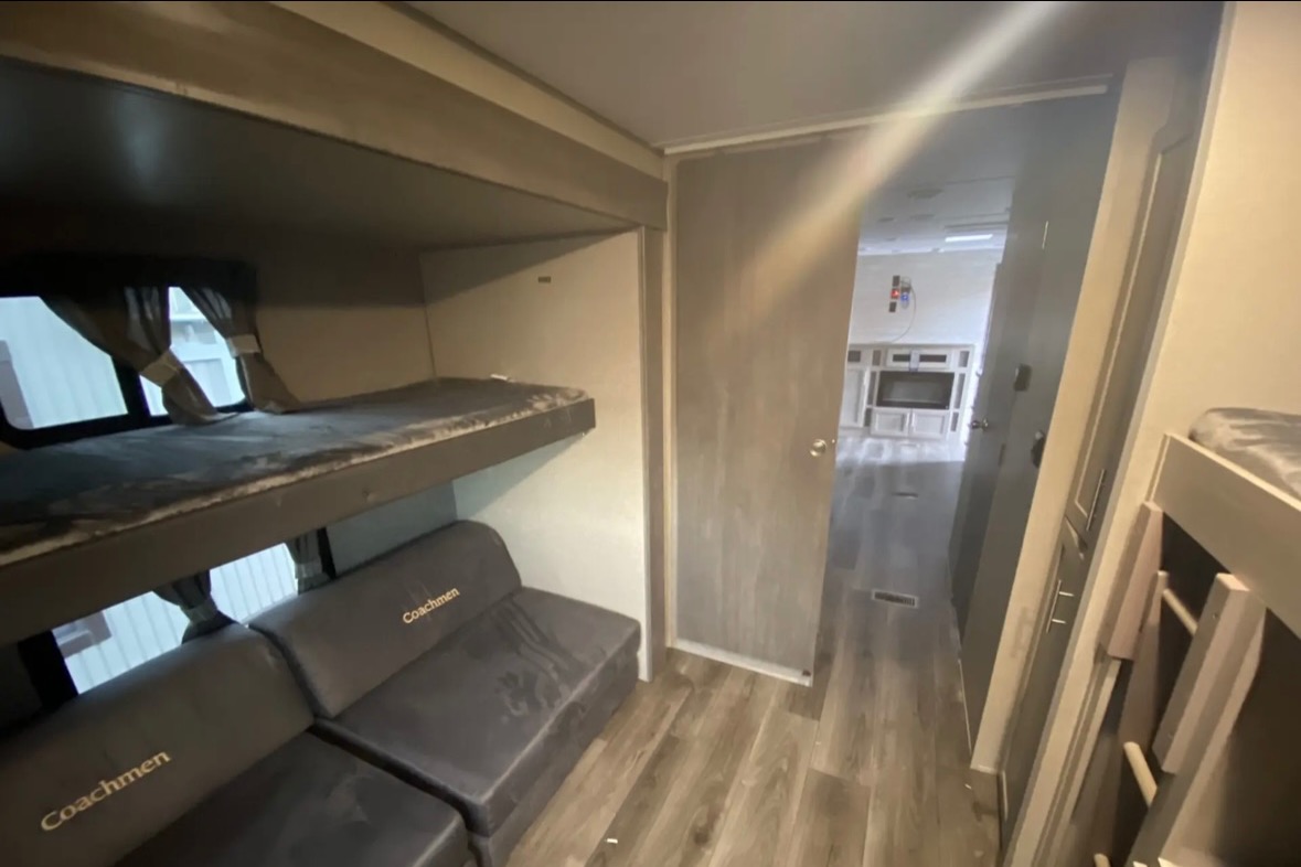 Stéphanie Coachmen Catalina 323BHD Roulotte