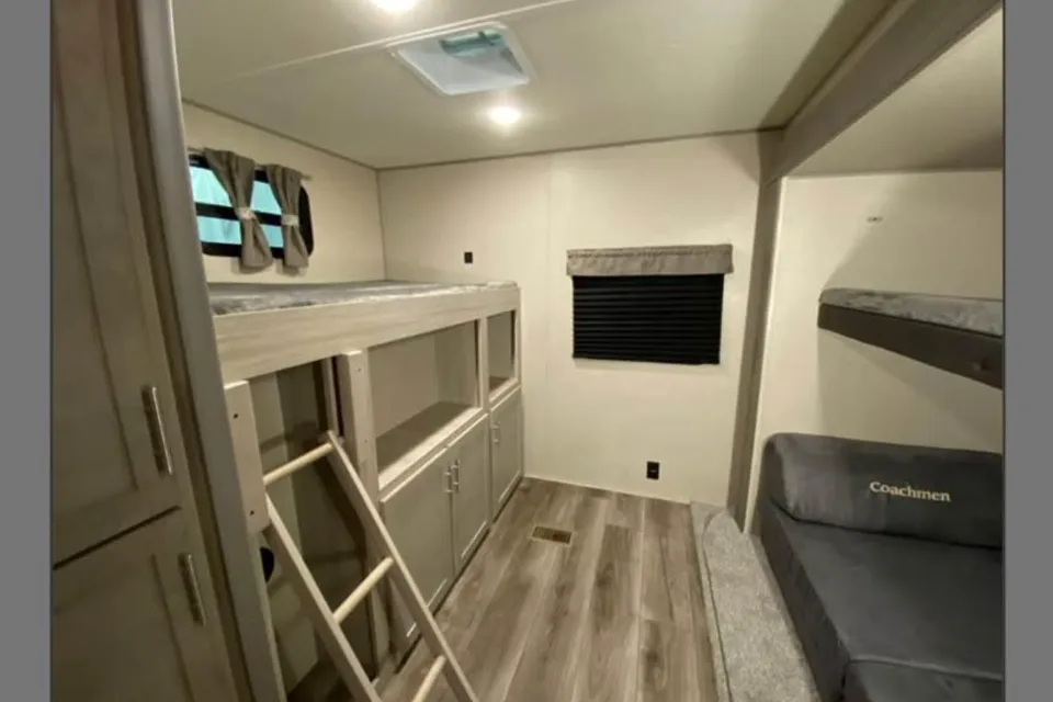 Stéphanie Coachmen Catalina 323BHD Roulotte