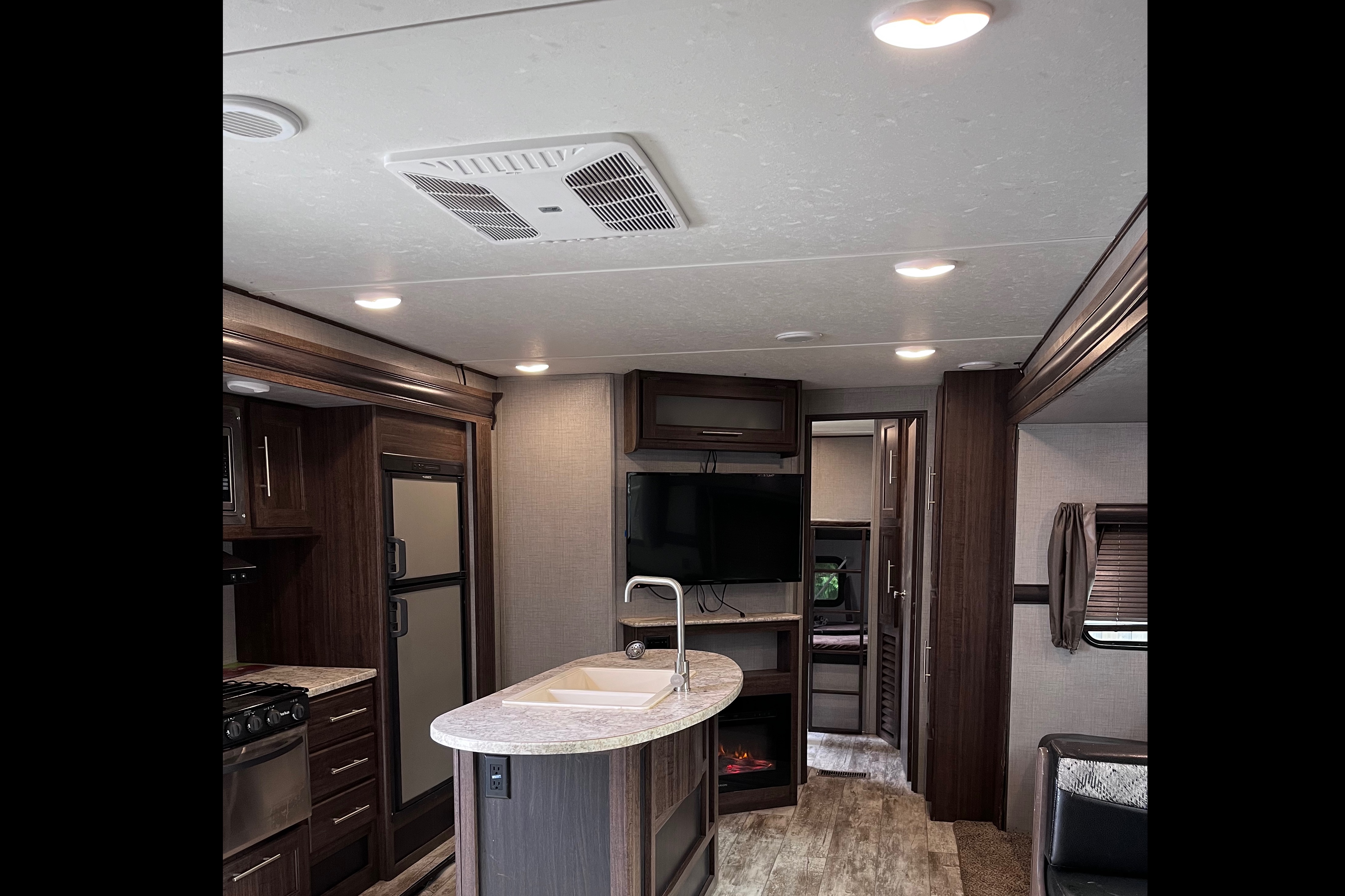 Crossroad Zinger 330bh  10personnes *Lits Superposés/bunk beds*  2 chambre fermé Marial RV