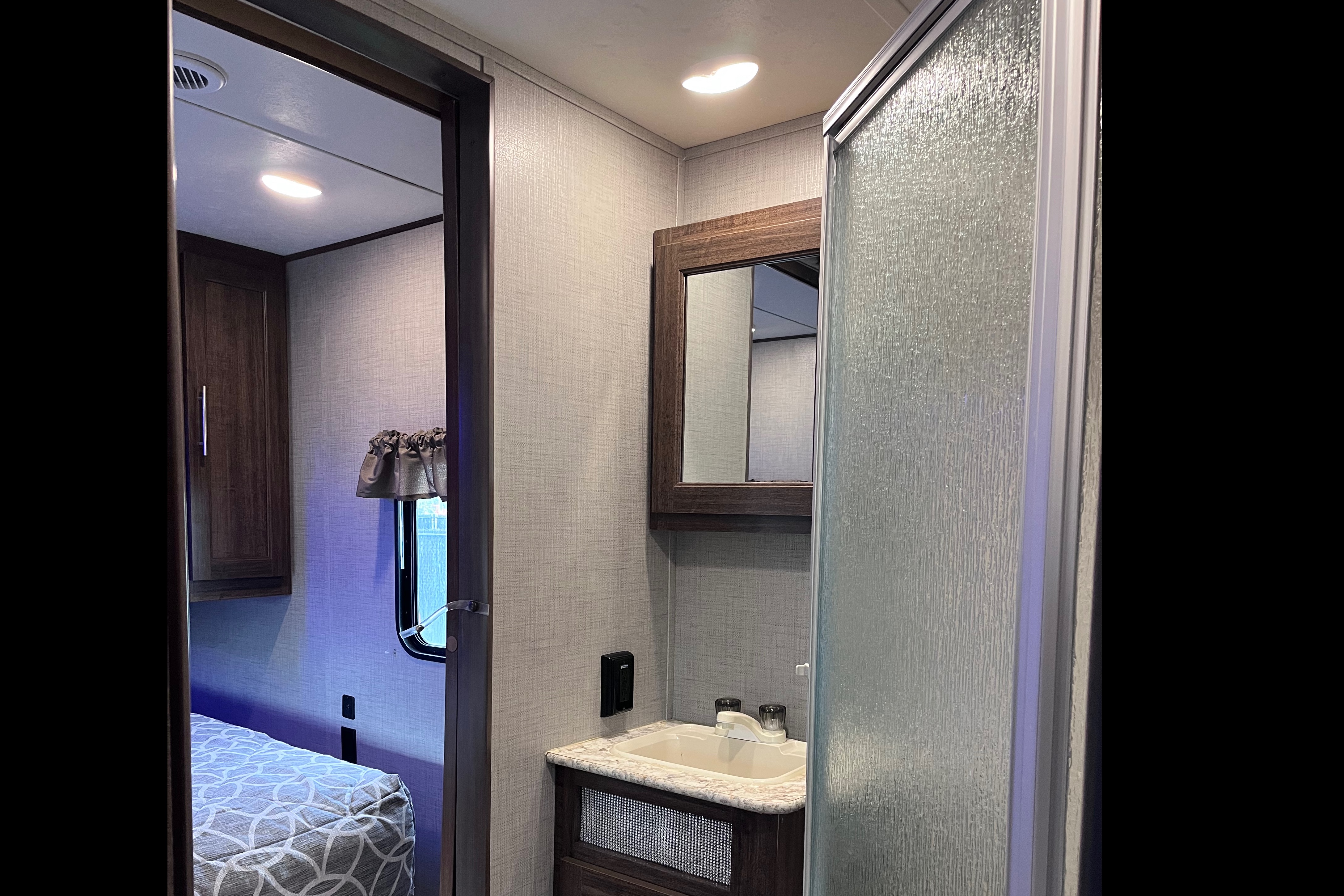 Crossroad Zinger 330bh  10personnes *Lits Superposés/bunk beds*  2 chambre fermé Marial RV
