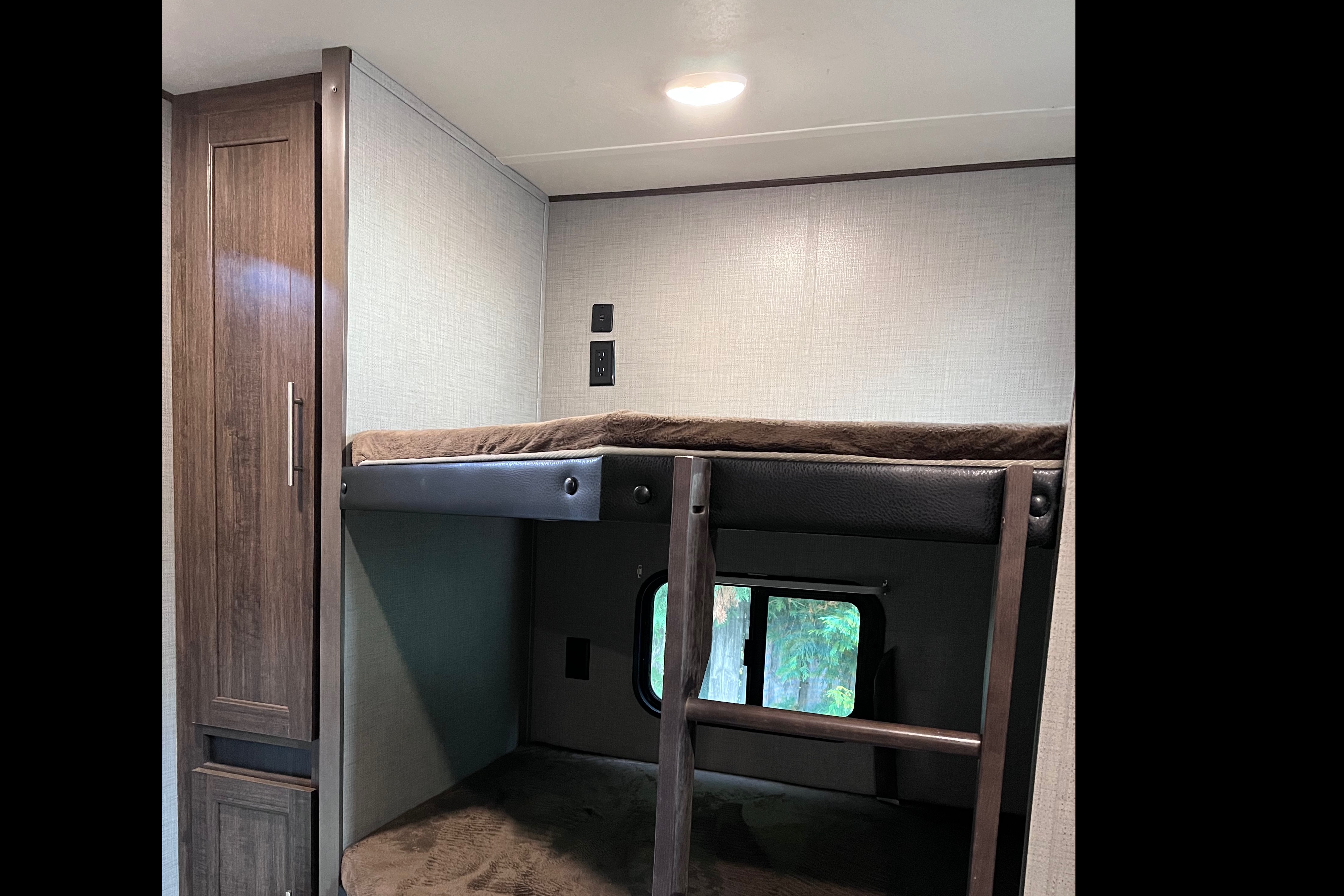 Crossroad Zinger 330bh  10personnes *Lits Superposés/bunk beds*  2 chambre fermé Marial RV