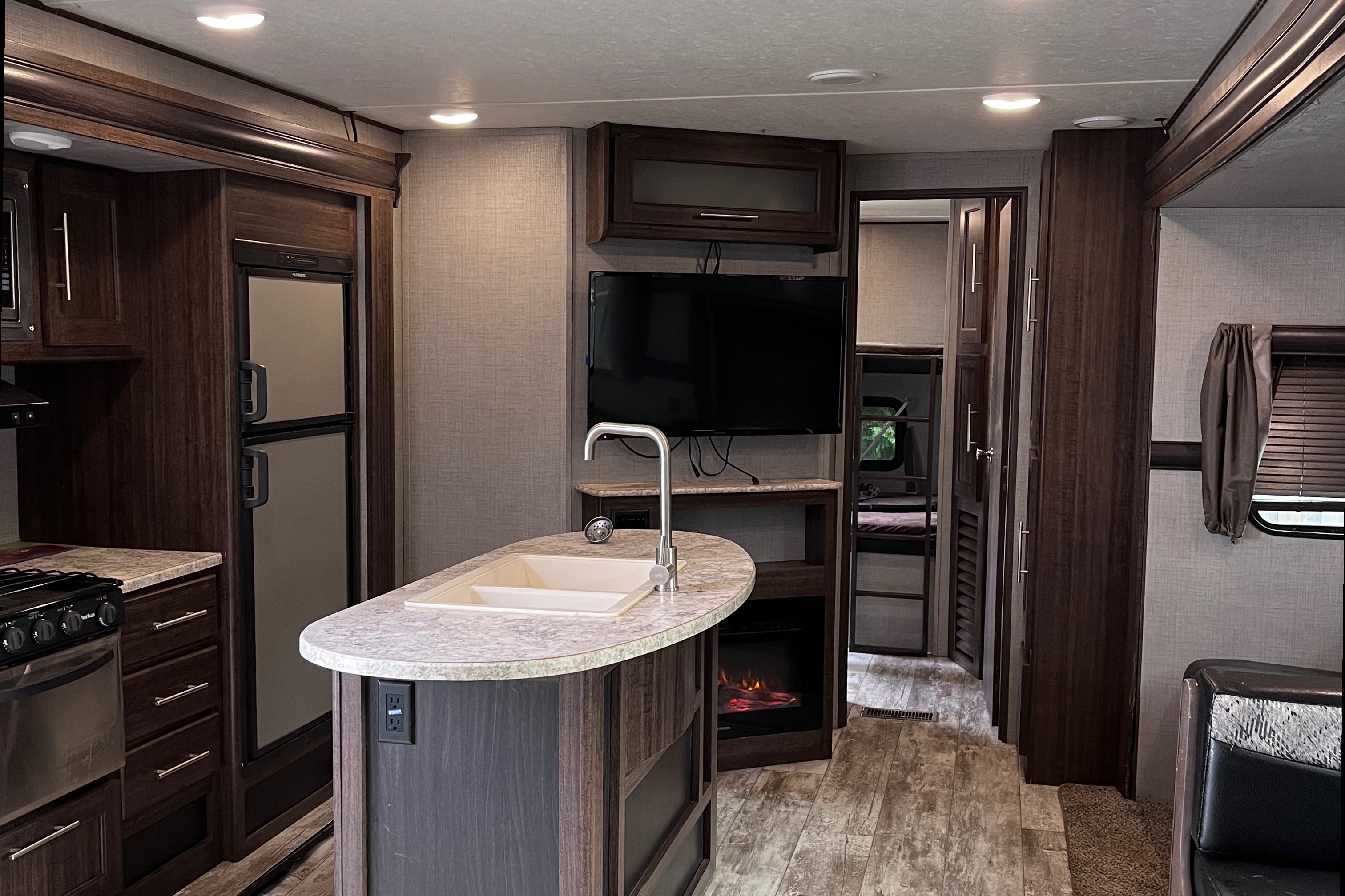 Crossroad Zinger 330bh  10personnes *Lits Superposés/bunk beds*  2 chambre fermé Marial RV