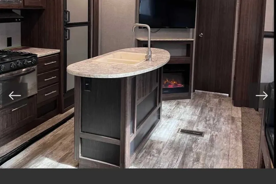 Crossroad Zinger 330bh  10personnes *Lits Superposés/bunk beds*  2 chambre fermé Marial RV