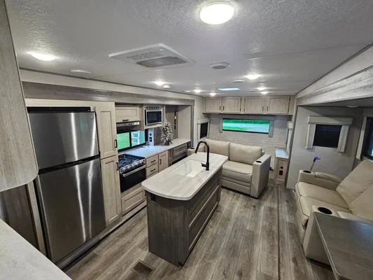 Adam's Catalina legacy 28fds Travel Trailer