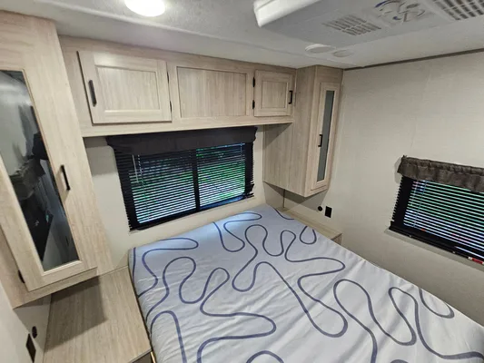 Adam's Catalina legacy 28fds Travel Trailer