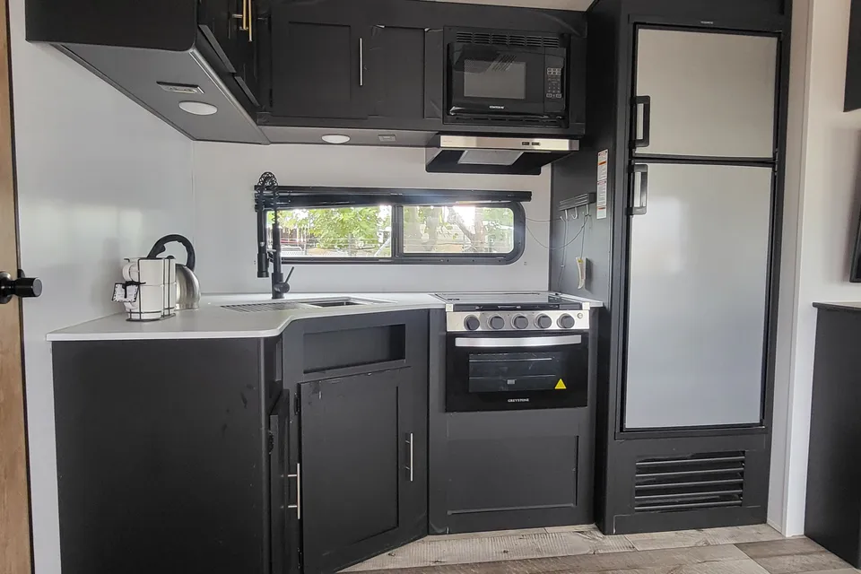  Rv Rentals Way Of Life's Family Special, 2-Bed/2-Bath 335BHSWE Travel Trailer S2