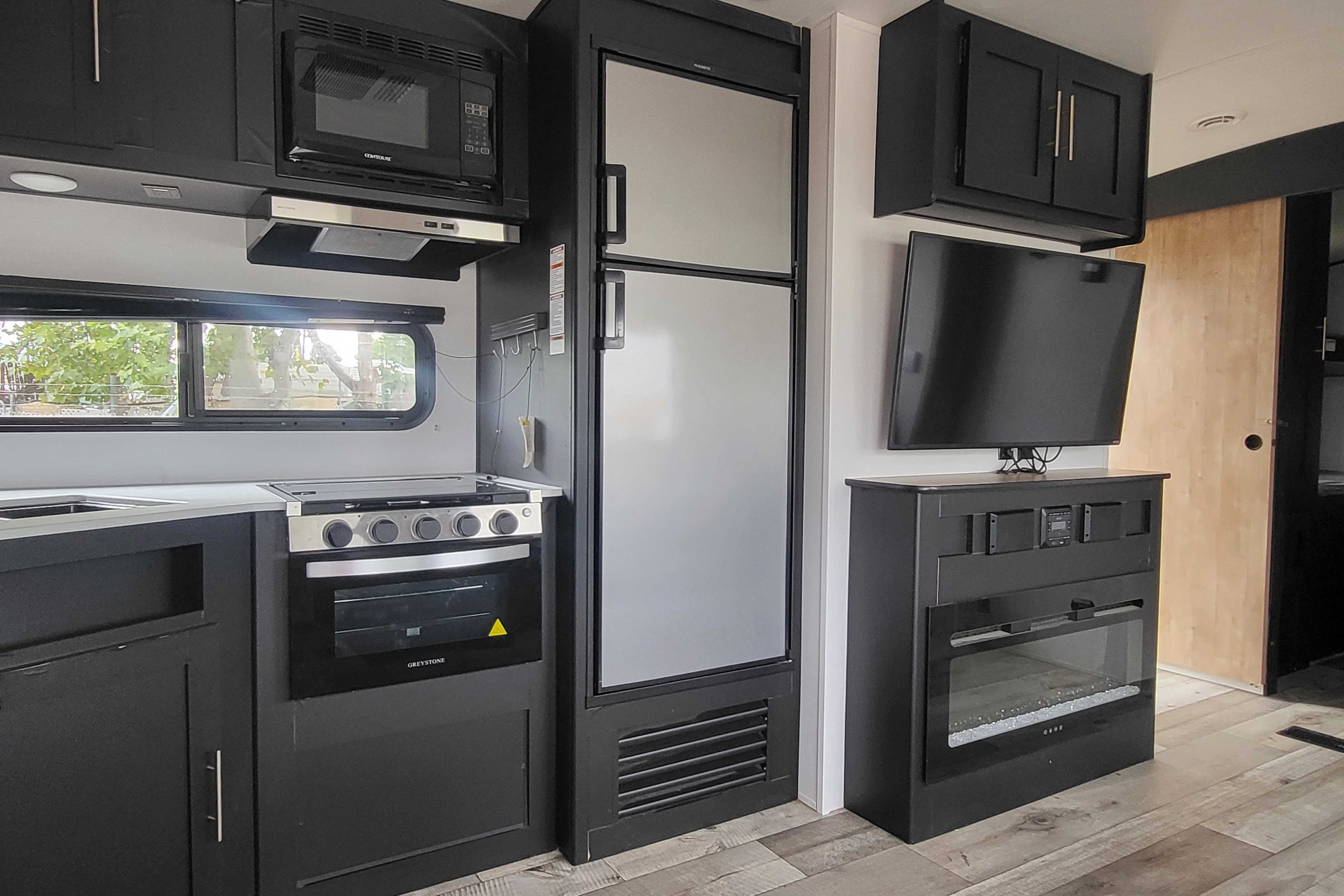  Rv Rentals Way Of Life's Family Special, 2-Bed/2-Bath 335BHSWE Travel Trailer S2