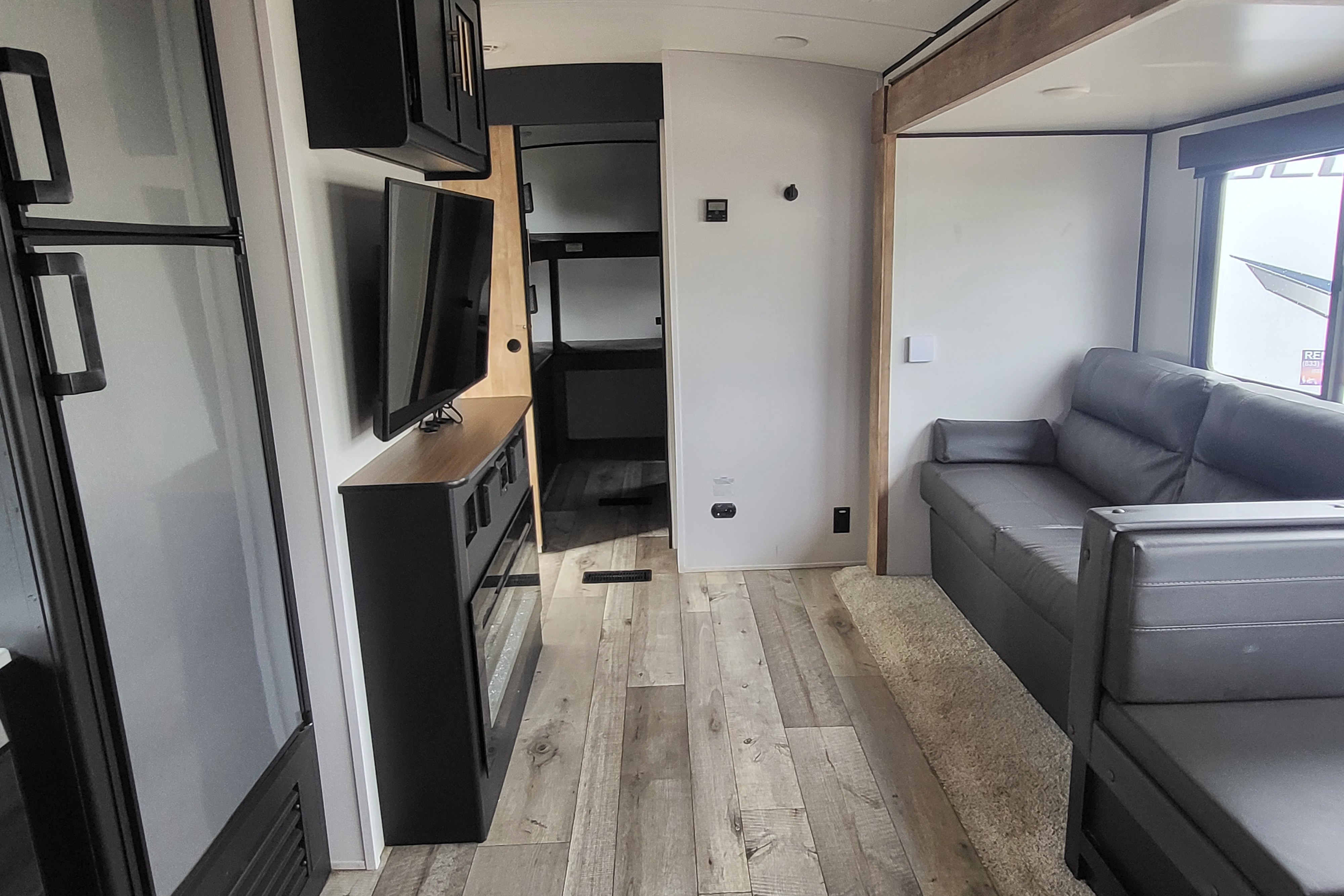  Rv Rentals Way Of Life's Family Special, 2-Bed/2-Bath 335BHSWE Travel Trailer S2