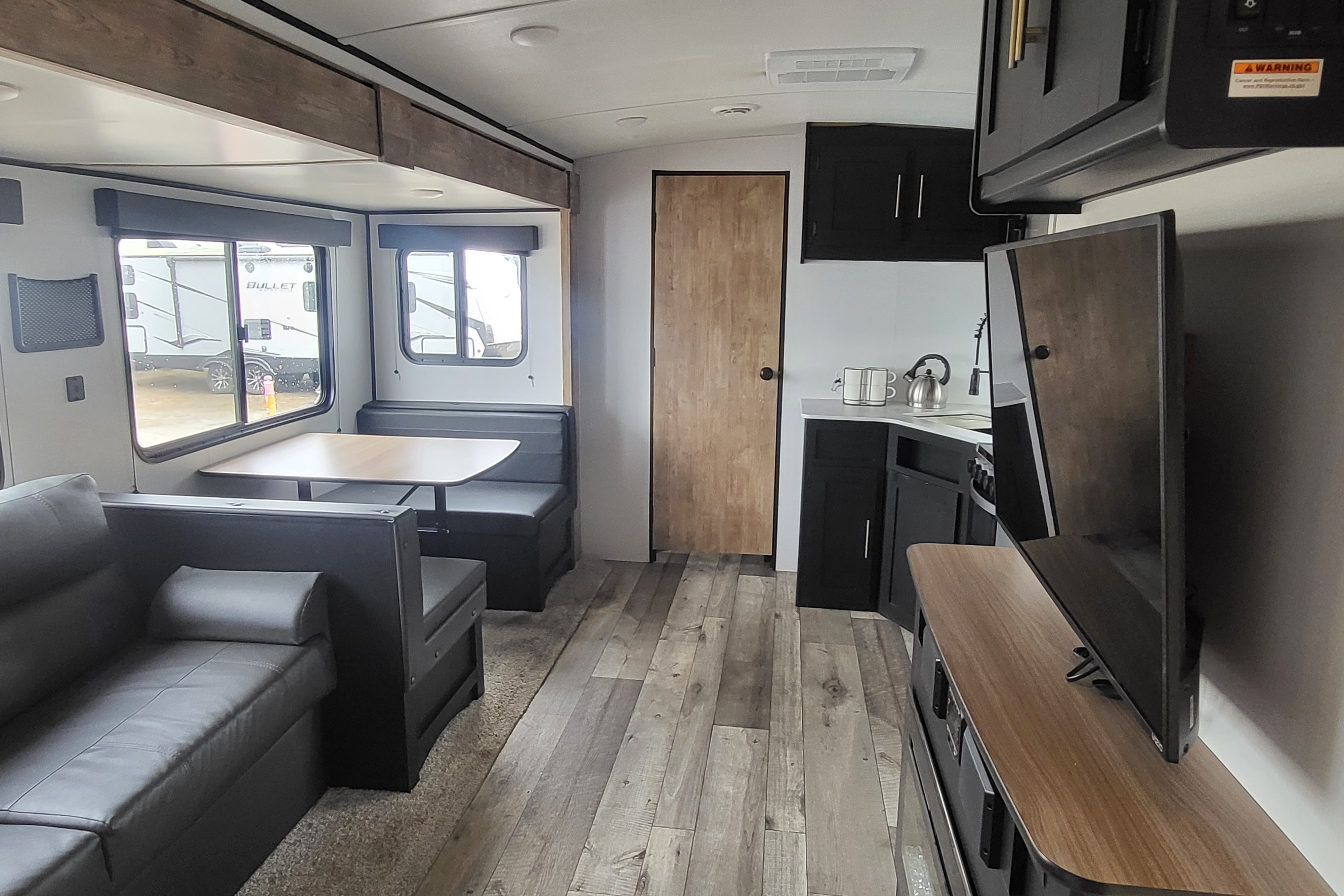  Rv Rentals Way Of Life's Family Special, 2-Bed/2-Bath 335BHSWE Travel Trailer S2