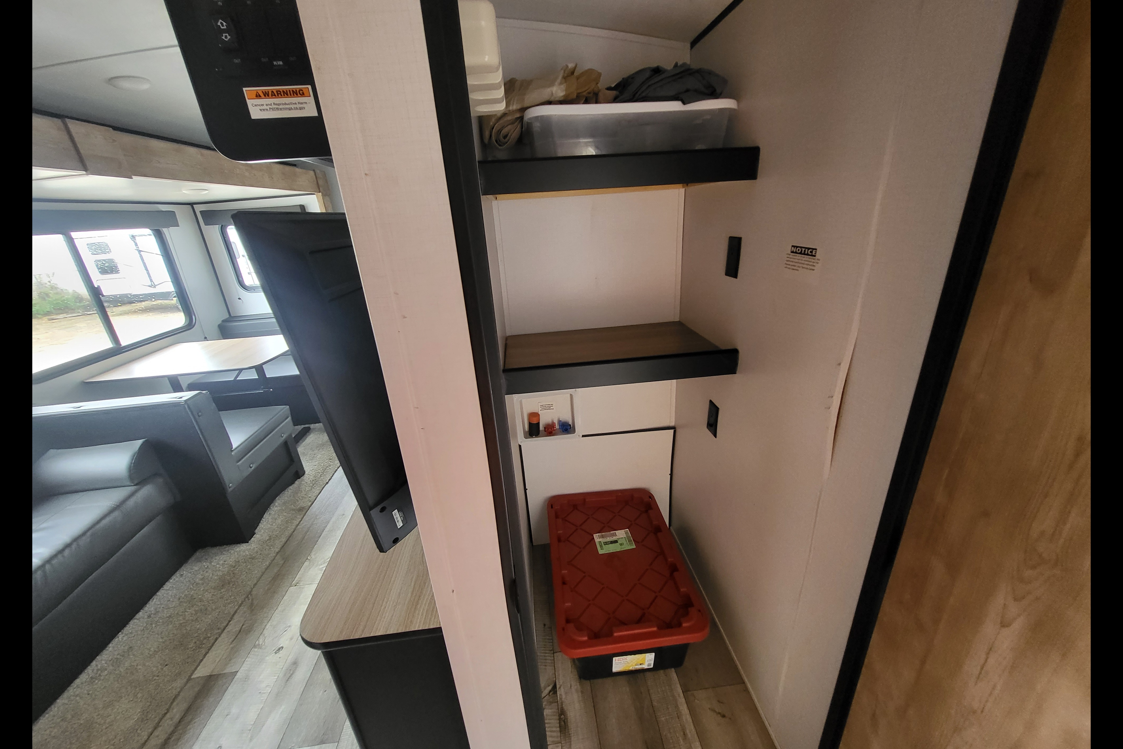  Rv Rentals Way Of Life's Family Special, 2-Bed/2-Bath 335BHSWE Travel Trailer S2
