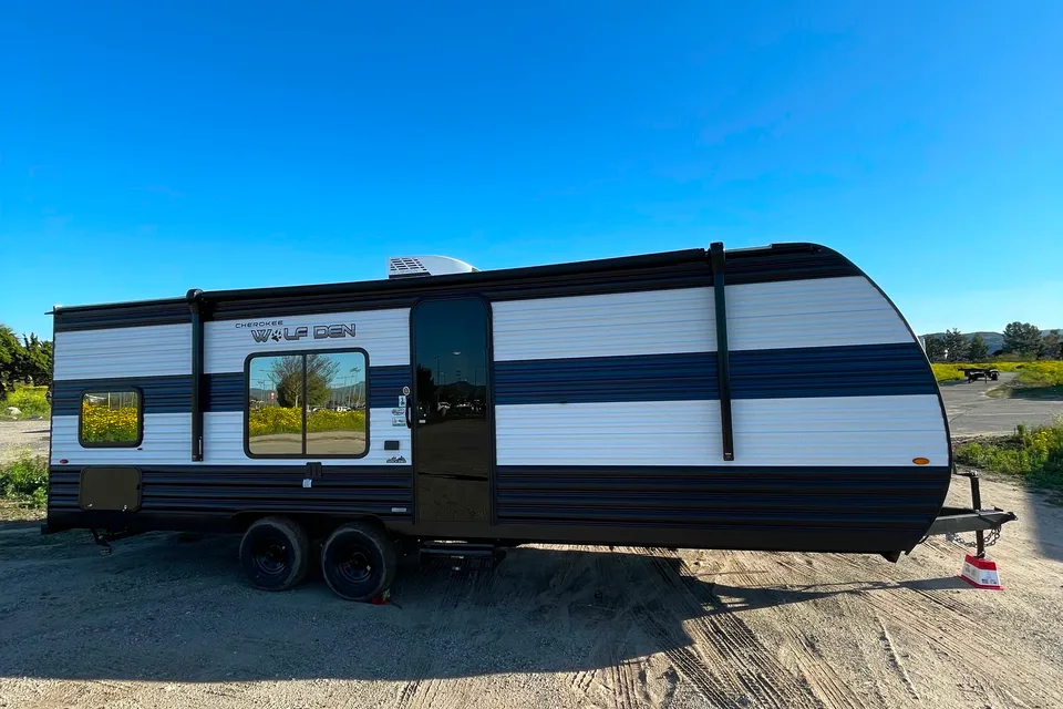 BRAND NEW 2024 29ft Light Weight Sleeps 8 Forest River Travel Trailer