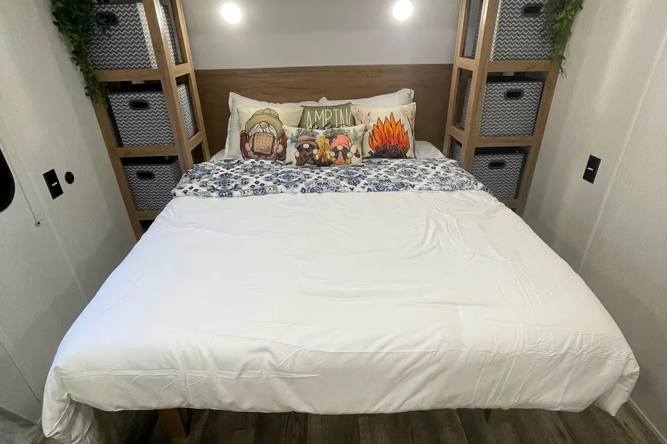BRAND NEW 2024 29ft Light Weight Sleeps 8 Forest River Travel Trailer