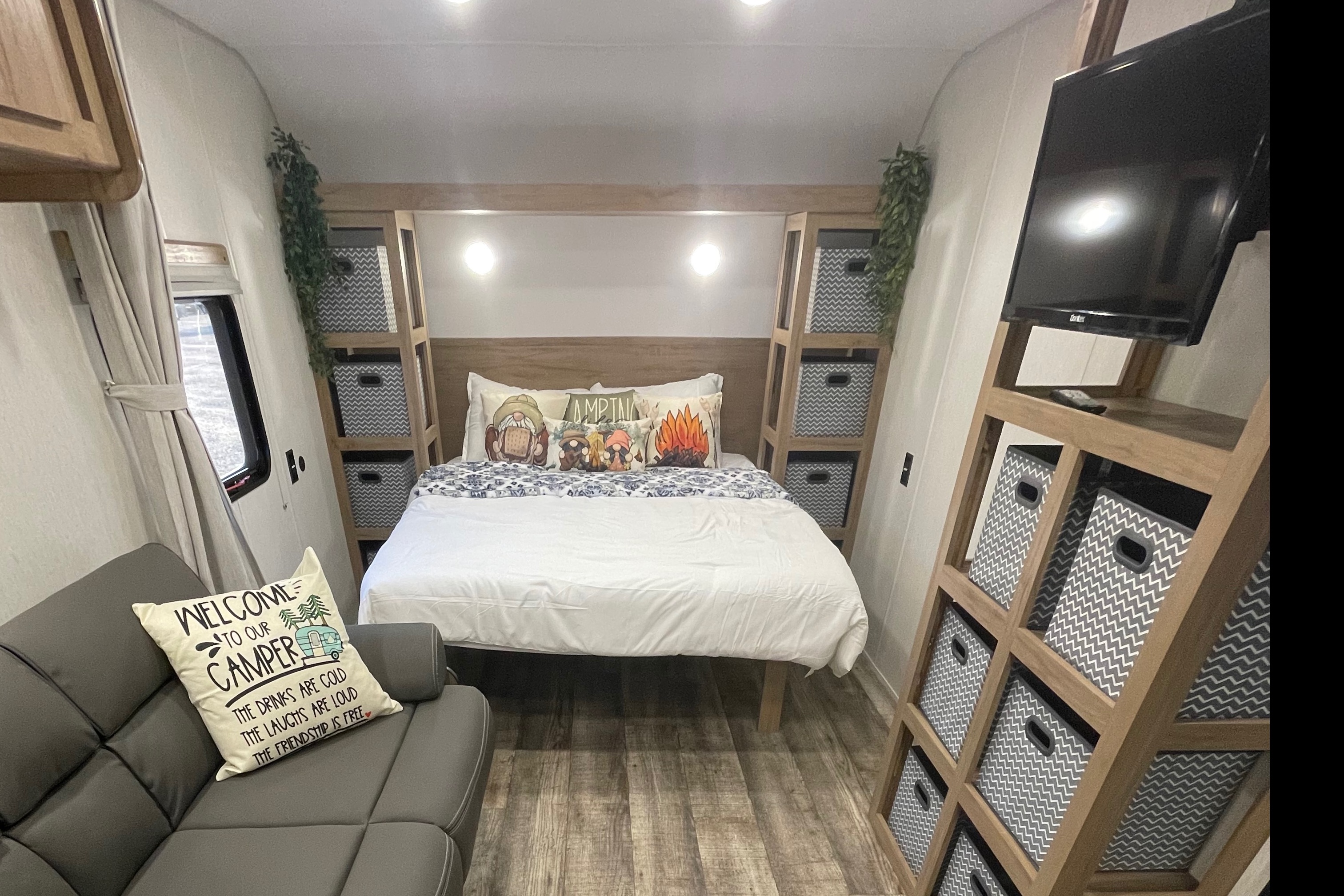 BRAND NEW 2024 29ft Light Weight Sleeps 8 Forest River Travel Trailer
