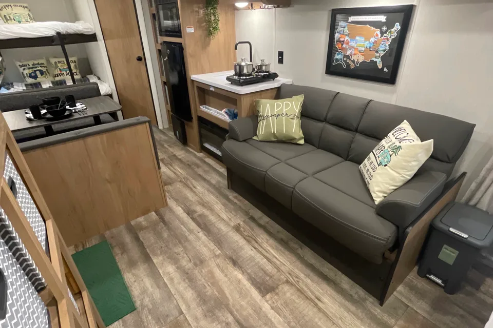 BRAND NEW 2024 29ft Light Weight Sleeps 8 Forest River Travel Trailer