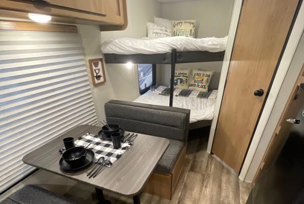 BRAND NEW 2024 29ft Light Weight Sleeps 8 Forest River Travel Trailer
