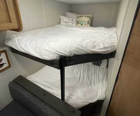 BRAND NEW 2024 29ft Light Weight Sleeps 8 Forest River Travel Trailer