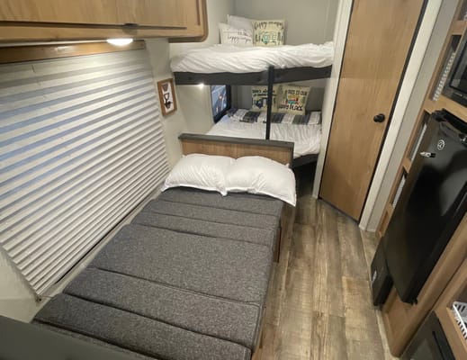 BRAND NEW 2024 29ft Light Weight Sleeps 8 Forest River Travel Trailer