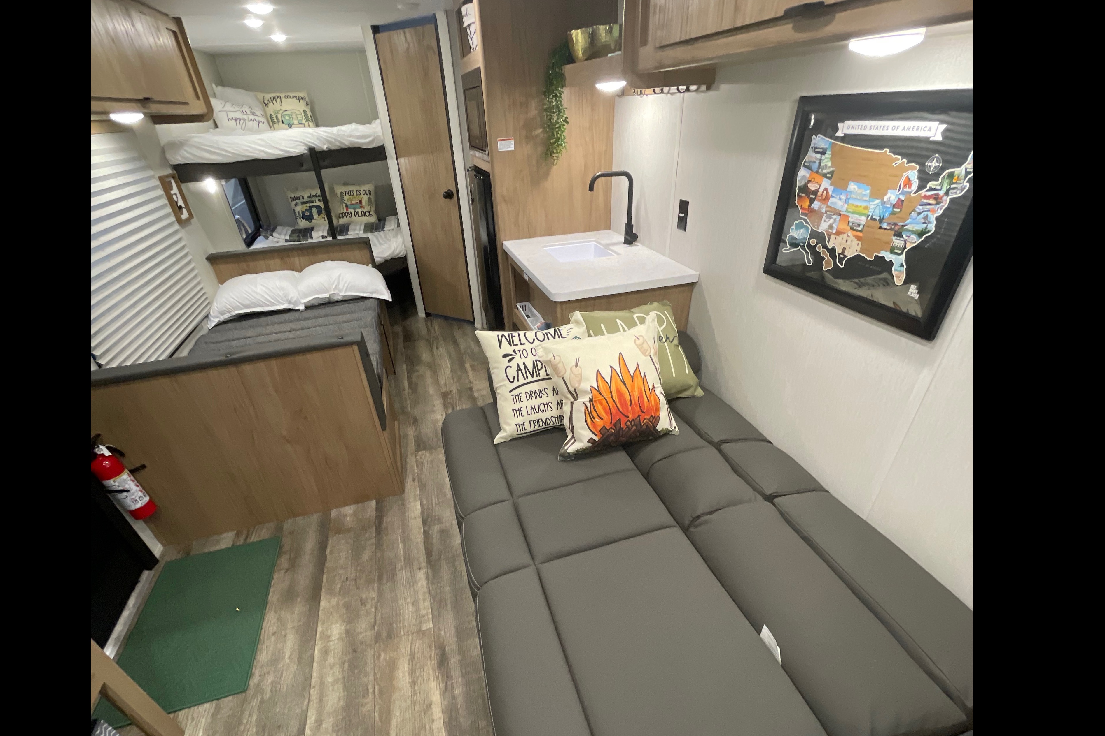 BRAND NEW 2024 29ft Light Weight Sleeps 8 Forest River Travel Trailer