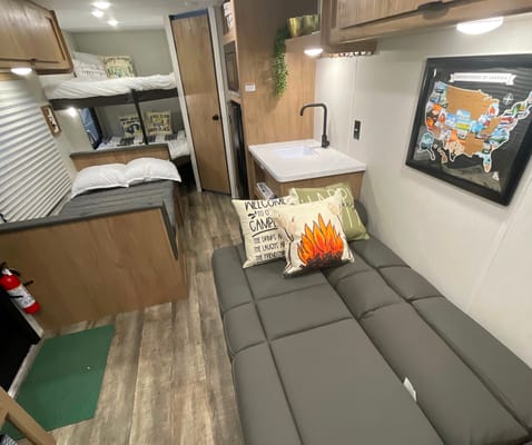 BRAND NEW 2024 29ft Light Weight Sleeps 8 Forest River Travel Trailer