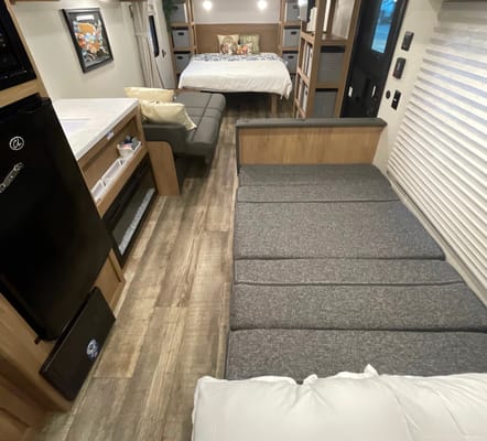 BRAND NEW 2024 29ft Light Weight Sleeps 8 Forest River Travel Trailer