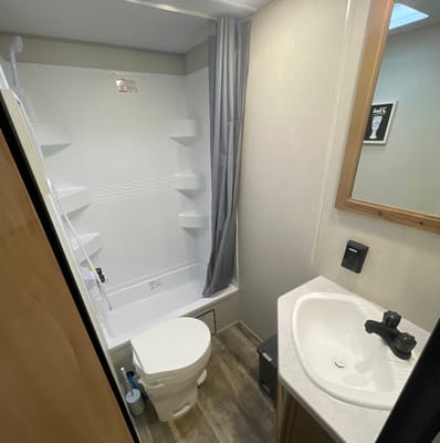 BRAND NEW 2024 29ft Light Weight Sleeps 8 Forest River Travel Trailer